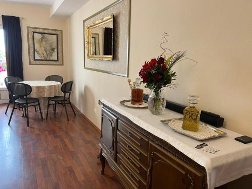 مطعم, International Inn in باراسين