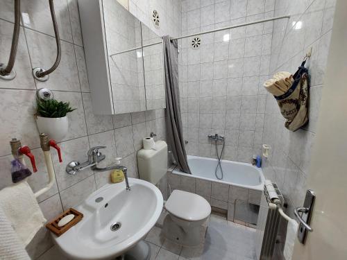 Apartment Honey - image 4