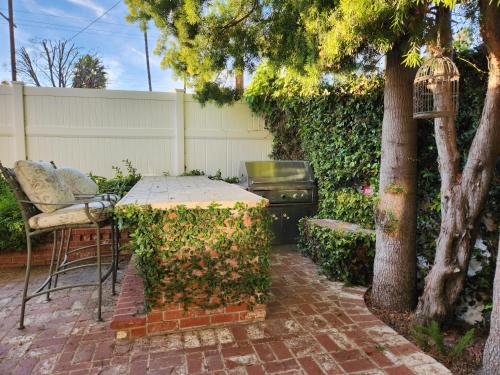 4 BR Encino Home w/ Amazing Yard, Near Everything