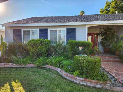 4 BR Encino Home w/ Amazing Yard, Near Everything