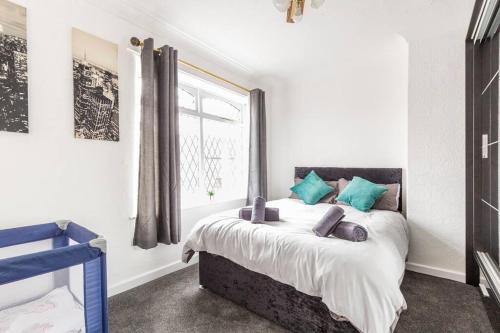 Memory Lane - beautifully renovated house close to motorway networks in Pemberton