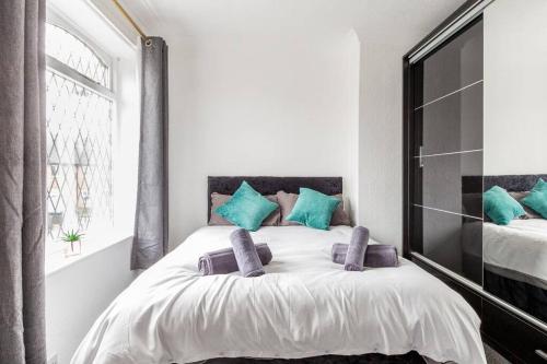 Memory Lane - beautifully renovated house close to motorway networks in Pemberton