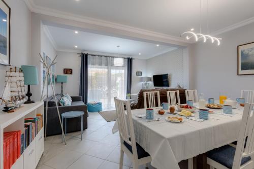 ห้องส่วนกลางสำหรับนั่งเล่น/ดูทีวี, Bambus House Blue in คาตีรา