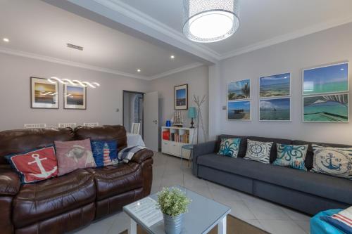 ห้องส่วนกลางสำหรับนั่งเล่น/ดูทีวี, Bambus House Blue in คาตีรา