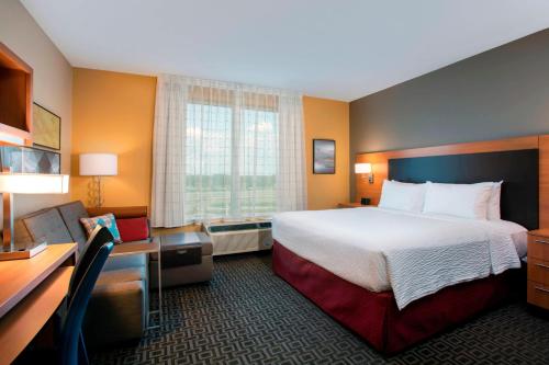 TownePlace Suites Orlando at FLAMINGO CROSSINGS® Town Center/Western Entrance