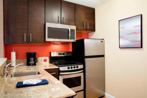 TownePlace Suites Orlando at FLAMINGO CROSSINGS® Town Center/Western Entrance