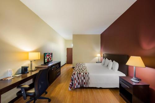 Red Roof Inn Hendersonville – Hendersonville, NC