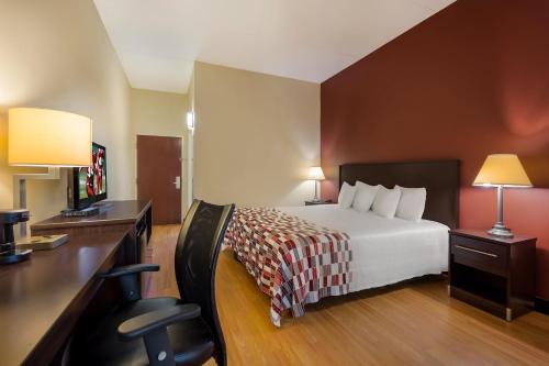 Red Roof Inn Hendersonville – Hendersonville, NC