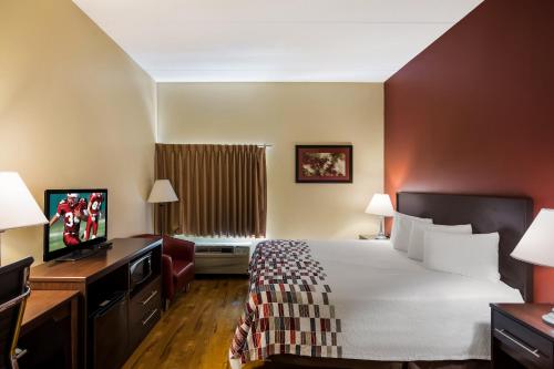 Red Roof Inn Hendersonville – Hendersonville, NC