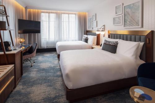 2 queen beds