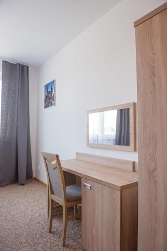Twin Room image 2