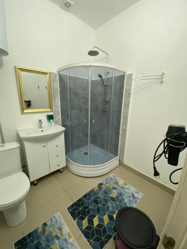 cabină de duș, KASPI HOSTEl in Aktau