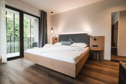 Guesthouse Karnatsch Room Type - Double Room with Balcony