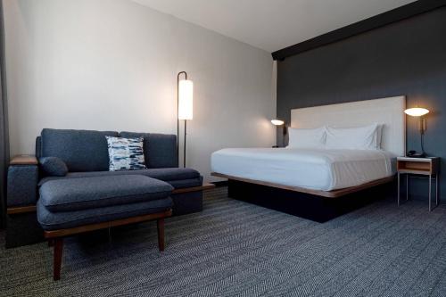 1 king bed, 1 sofa bed
