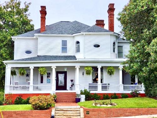. Simmons-Bond Inn Bed & Breakfast
