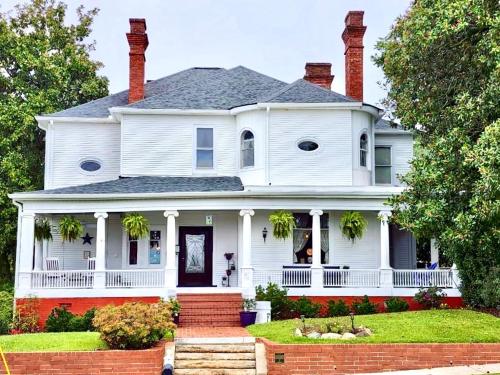 Simmons-Bond Inn Bed & Breakfast Toccoa