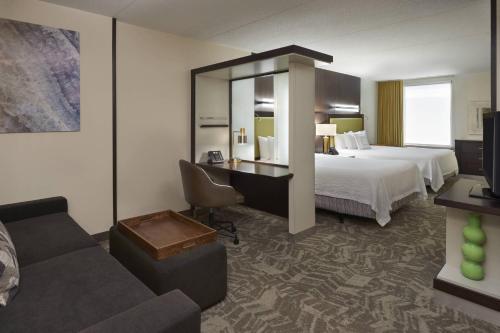 Queen Suite with Two Queen Beds
