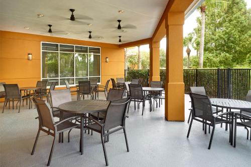 Fairfield Inn Suites by Marriott Orlando At SeaWorld - image 10