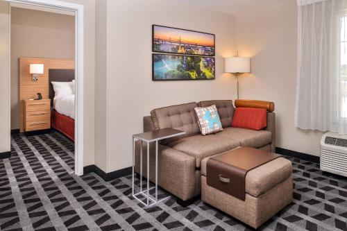 1 king bed, 2 sofa beds