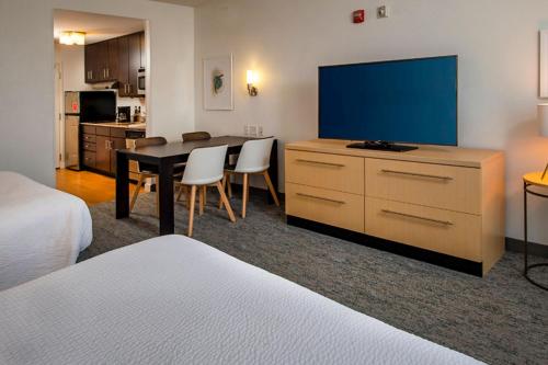 TownePlace Suites by Marriott Frederick - image 7