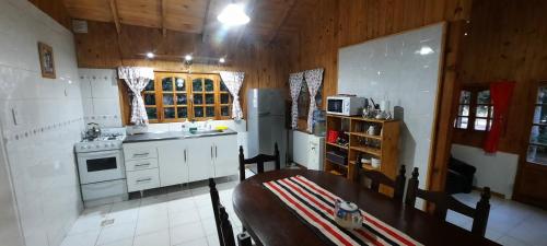Kitchen, Cabana Ayelen in Esquel