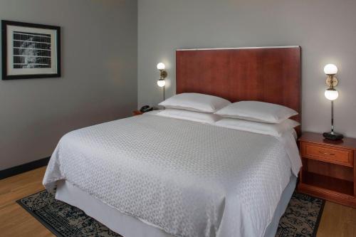 Four Points by Sheraton Houston Hobby Airport in South Houston