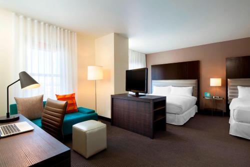Aloft Guest Room with Two King Beds