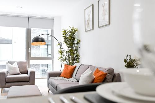 Khayat Homes - The Owelor - Two Bed, Londyn