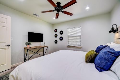 Austin House & San Antonio House in Blanco, USA