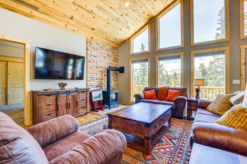 22STR-00283 Fairplay Cabin with Deck and Mtn Views in Fairplay, USA
