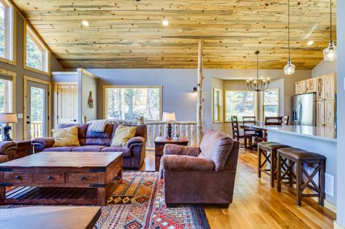 22STR-00283 Fairplay Cabin with Deck and Mtn Views in Fairplay, USA
