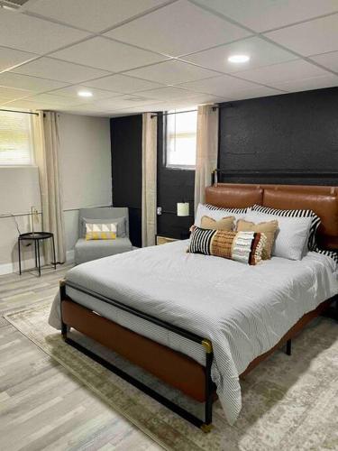 West End Basement Suite, 2 Bed/1 Bath