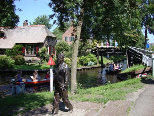 Waterfront Chalet with Sunny Terrace, De Bult (fotografie 8)