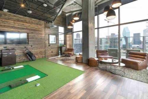 Közös társalgó / TV, Opulence is a way of life in Victory Park