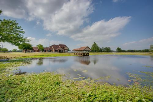 Texas Ranch Vacation Rental with Outdoor Pool!