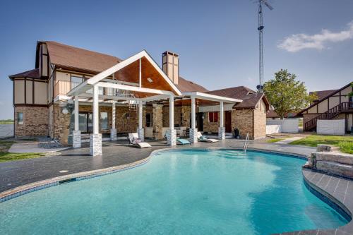 Texas Ranch Vacation Rental with Outdoor Pool!