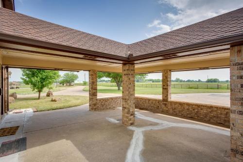 Texas Ranch Vacation Rental with Outdoor Pool!