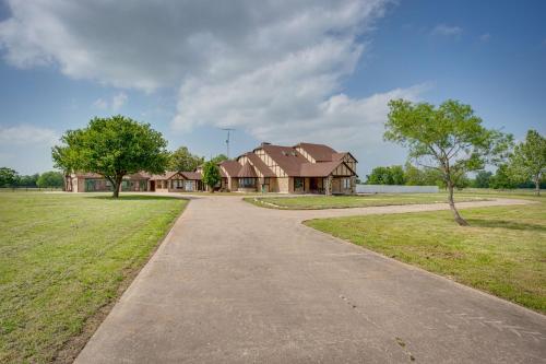 Texas Ranch Vacation Rental with Outdoor Pool!