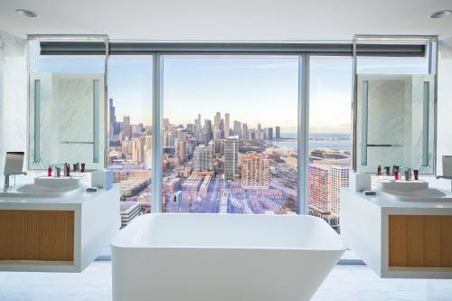 Bathroom, Marriott Marquis Chicago in McCormick Place