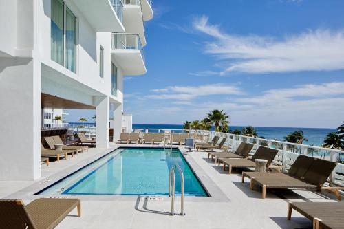 Swimming pool, AC Hotel by Marriott Fort Lauderdale Beach near Coconuts