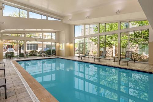 مسبح, Residence Inn by Marriott Denver Cherry Creek in Glendale