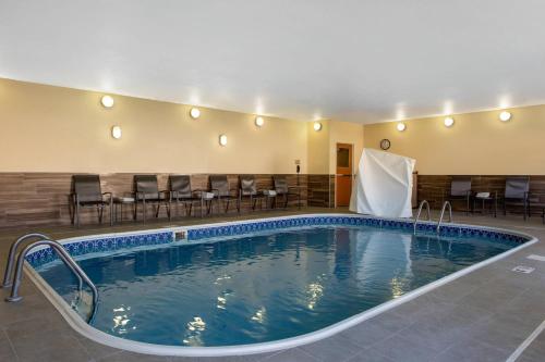 Fairfield Inn & Suites St. Cloud - image 7