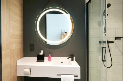 Moxy Amsterdam Schiphol Airport - image 10