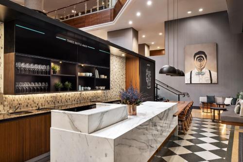 Sydney Harbour Marriott Hotel at Circular Quay - image 3