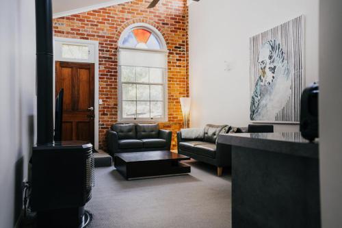 The Albert Guest House and Mills Spa Suites in Daylesford