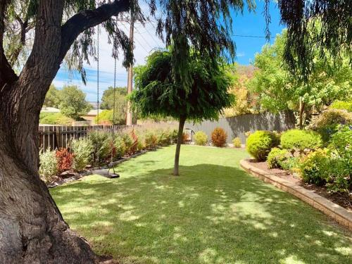 Laurant's Cottage ~ McLaren Vale entertainer