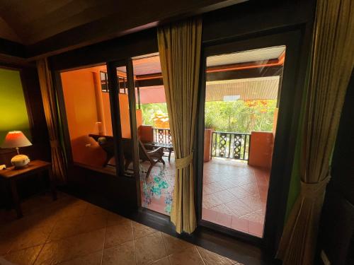 Sea Breeze Resort in Ko Pha-ngan