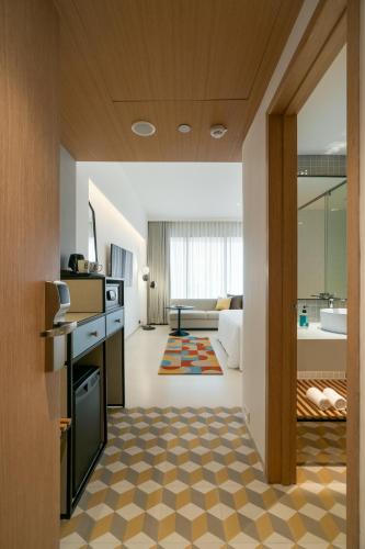 room detail thumbnail 1