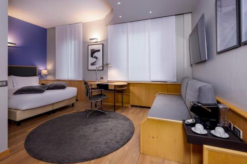 1 queen bed, 1 twin bed