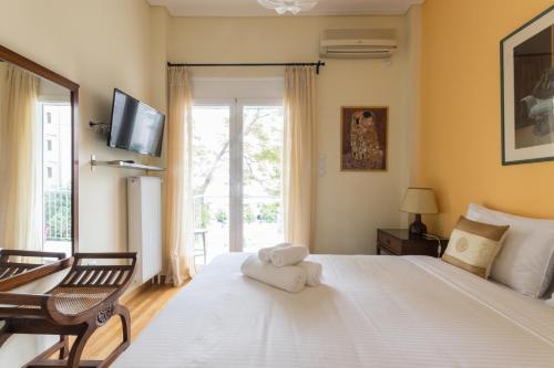 Tati's Parthenon apt 2bdr with balcony